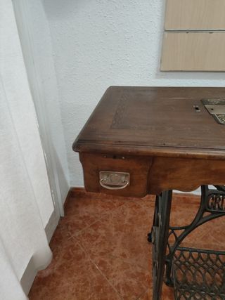 Máquina de coser antigua gritzner