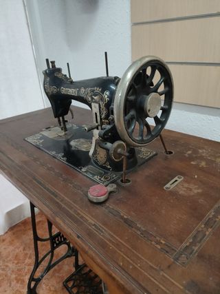Máquina de coser antigua gritzner