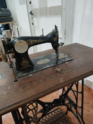 Máquina de coser antigua gritzner