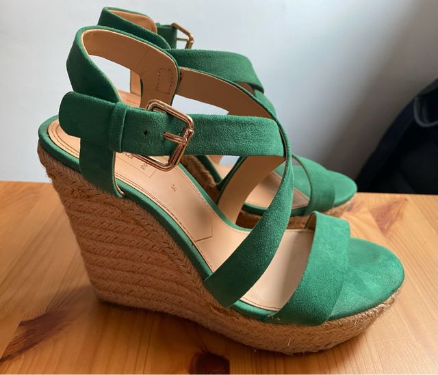 Cuñas altas sandalia tiras ante verde manzana