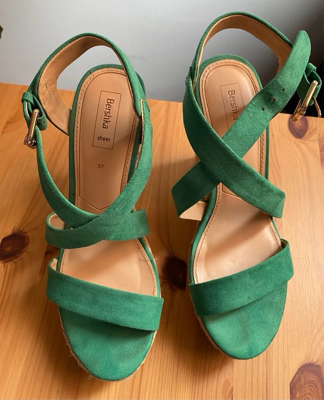 Cuñas altas sandalia tiras ante verde manzana