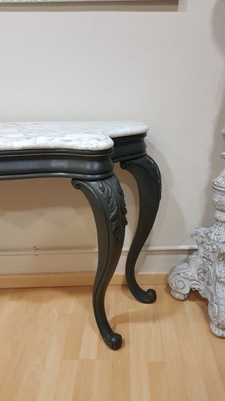 Consola de estilo francés con sobre de mármol