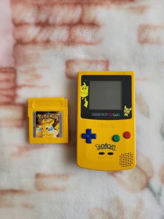 Game Boy Color ed. Pikachu y Amarillo