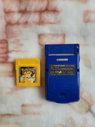 Game Boy Color ed. Pikachu y Amarillo