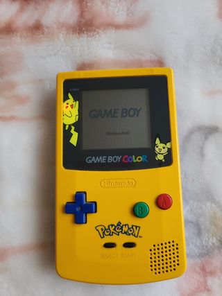Game Boy Color ed. Pikachu y Amarillo