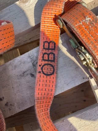 Cinghia a cricchetto con doppio gancio