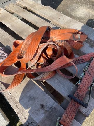 Cinghia a cricchetto con doppio gancio