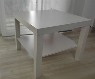 Mesa blanca auxiliar