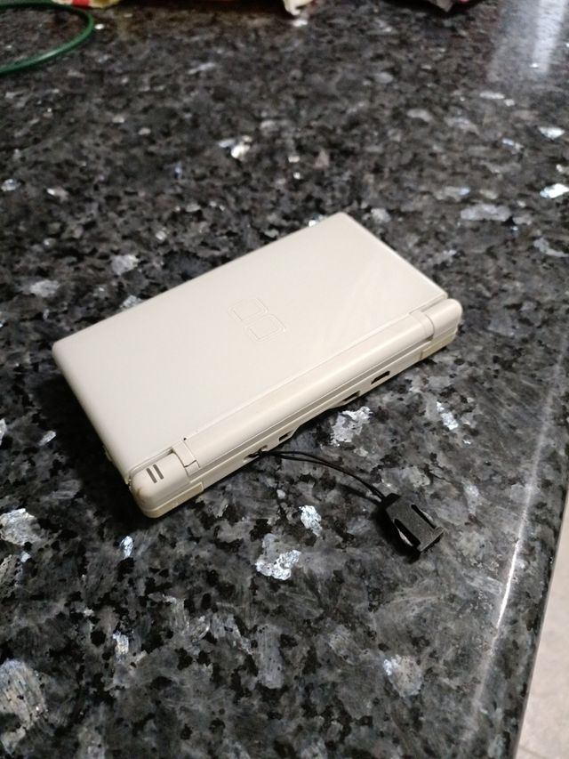 Nintendo DS Lite