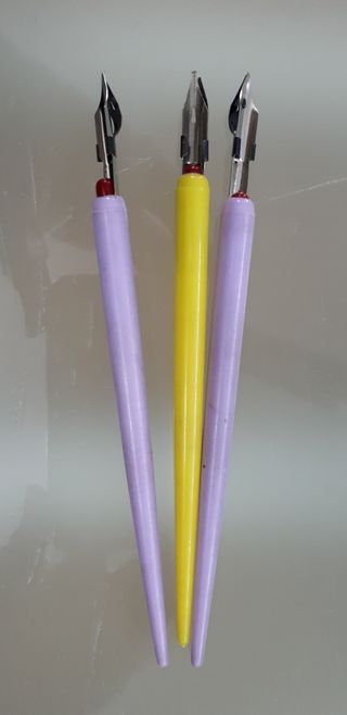 3 Portaplumas de plástico