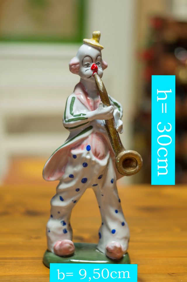 Statuina pagliaccio musicista in porcellana
