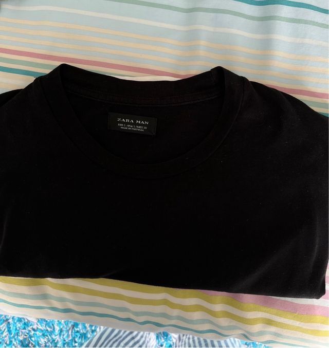 T-shirt nera con dettagli Zara