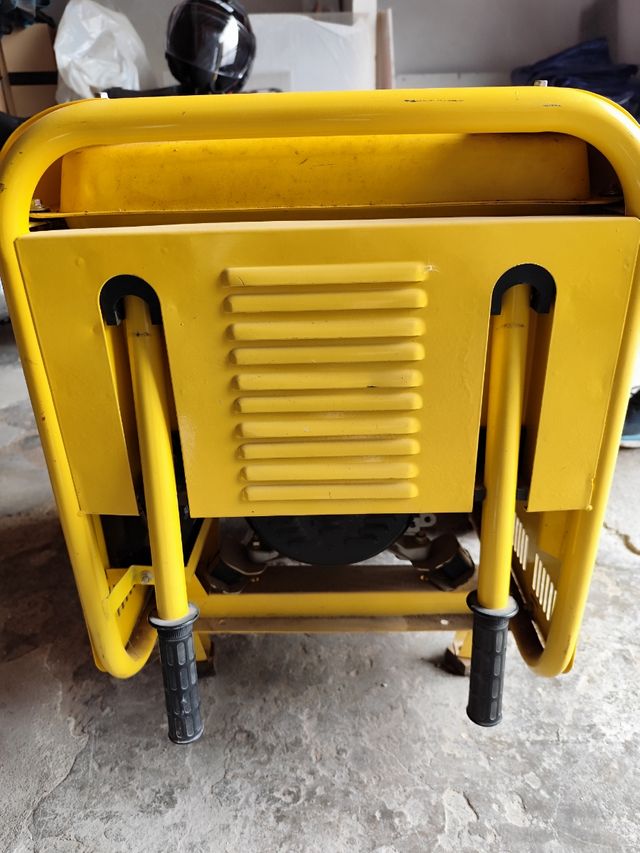 Grupo electrogeno 10'4 kw 18 CV. Precio negociable