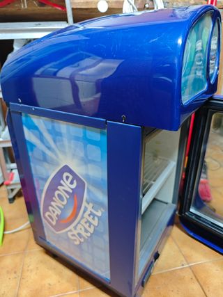 Nevera pequeña Danone