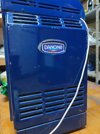 Nevera pequeña Danone