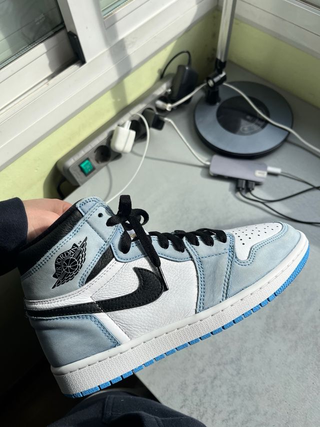 Air Jordan 1 High University Blue T40