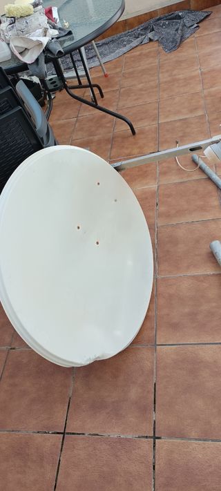 Antena parabólica 80cm y motor Engel