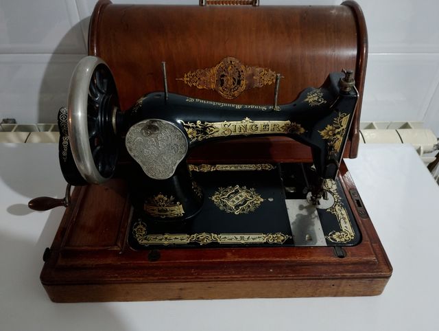 Vecchia macchina da cucire Singer