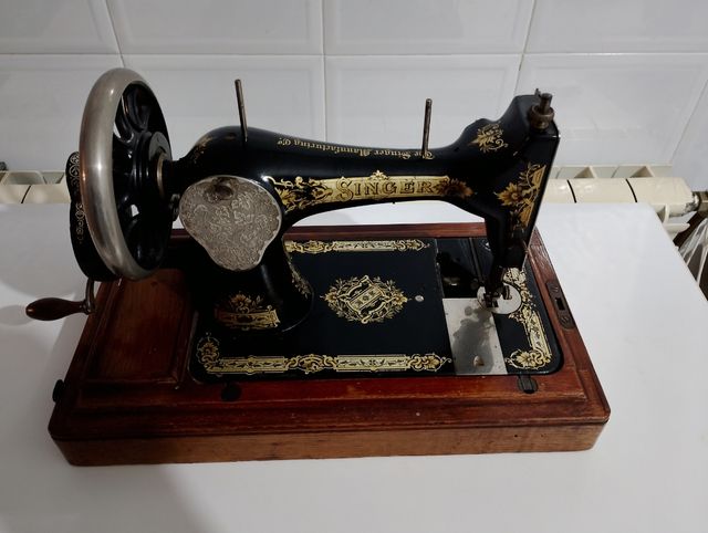Vecchia macchina da cucire Singer