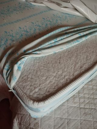 Cuna de viaje y colchón cuna