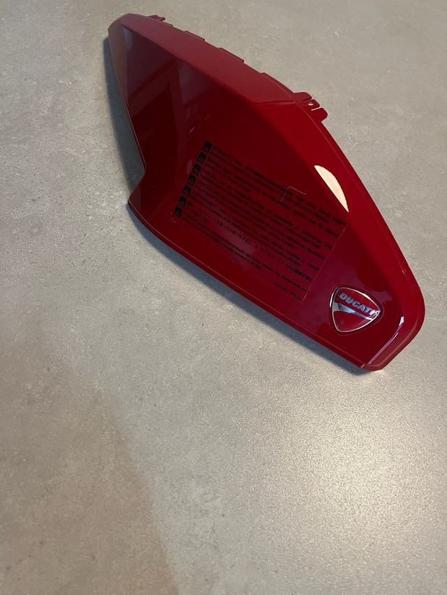 Tapa maleta ducati multistrada