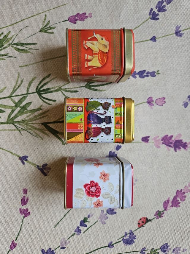 3 cajitas de metal pequeñas