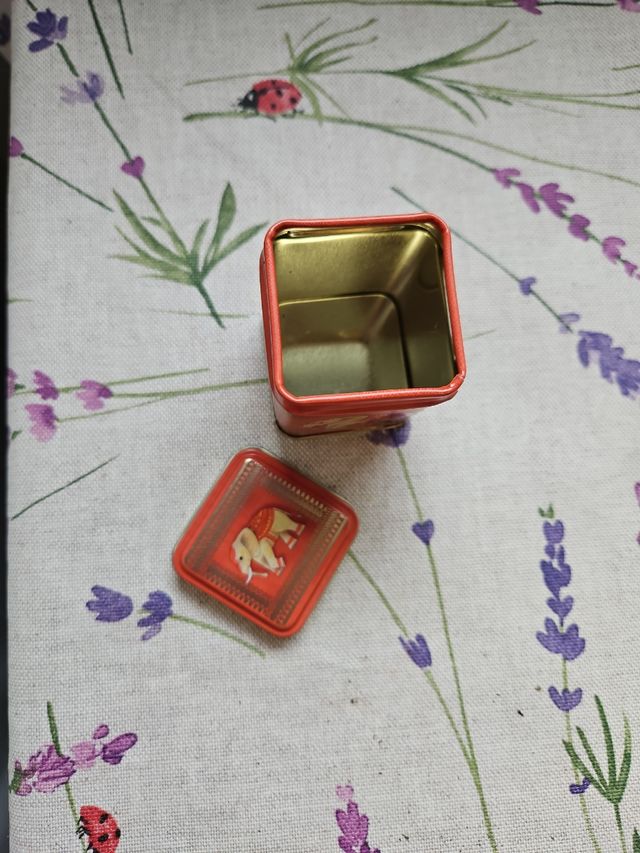 3 cajitas de metal pequeñas