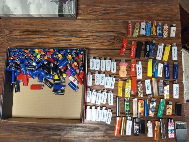 2 Colecciones de más de 150 uds mecheros publicita