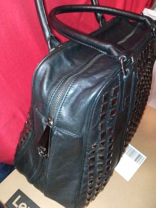 Bolso de piel, muy grande. 