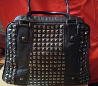 Bolso de piel, muy grande. 
