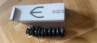 Camara digital y tripode.