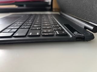 Teclado con retroiluminación para iPad 10.9"