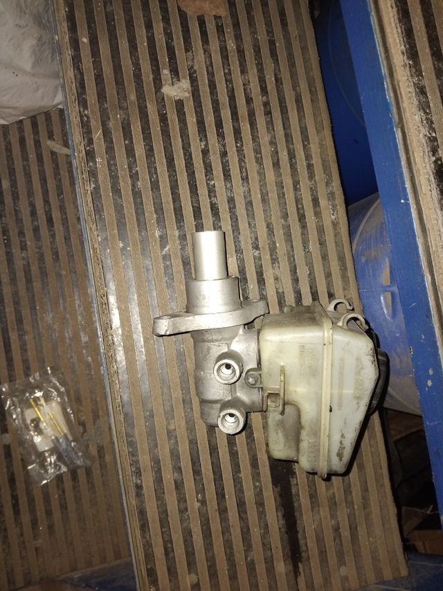 Bomba frenos zafiro b 19cdti