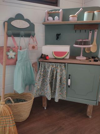 Cocinita de madera