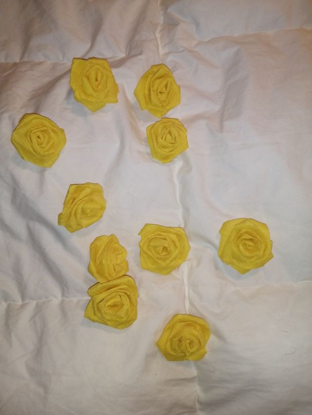 Yellow Roses interamente hand made