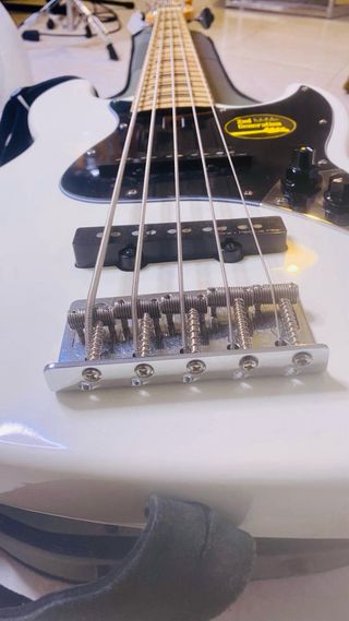 Bajo 5 cuerdas Marcus Miller v7 