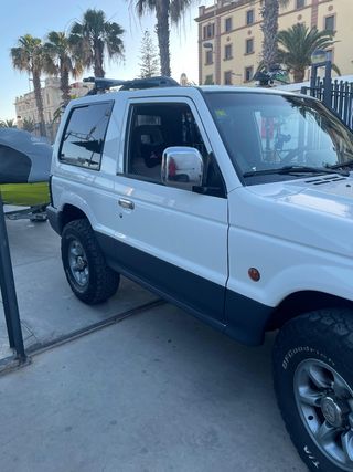 Mitsubishi Montero 2500