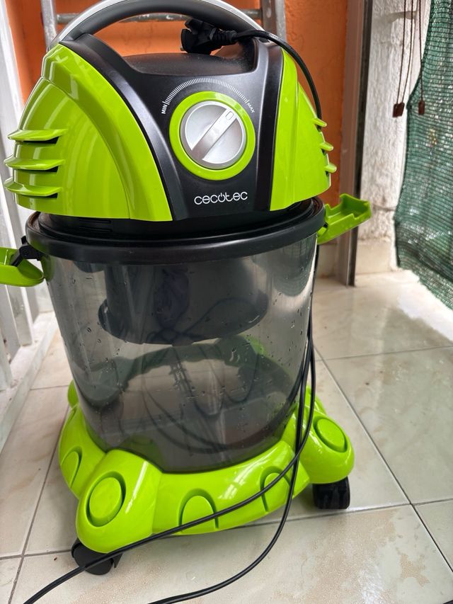 ASPIRADORA DE SOLIDO Y LIQUIDO