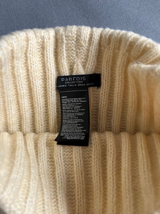 Gorro invierno color crudo Parfois