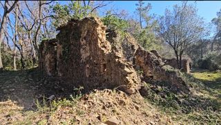 Masia en ruinas lista para reconstruir.
