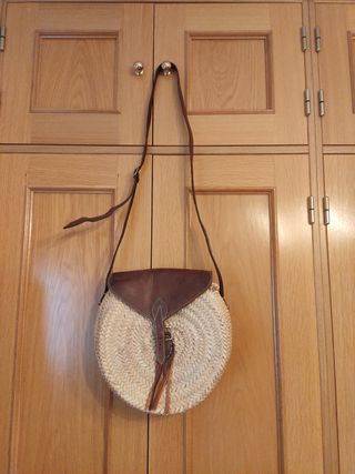 Bolso cuero y paja nuevo