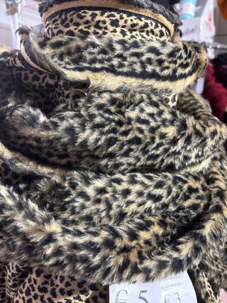 Tessuto pelliccia motivo leopardato