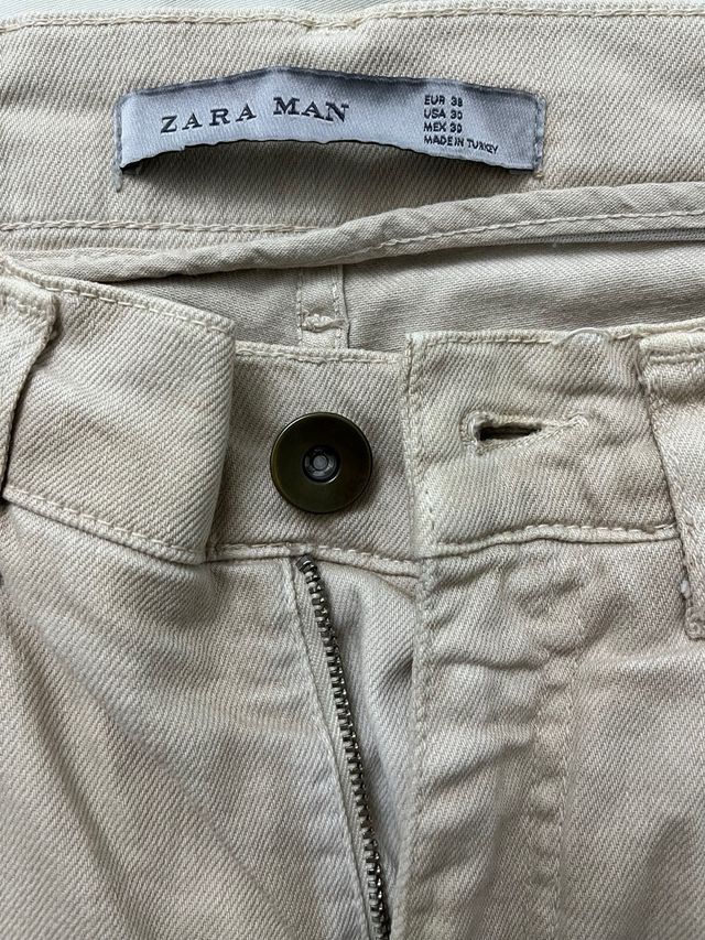 Pantaloni in denim beige Zara