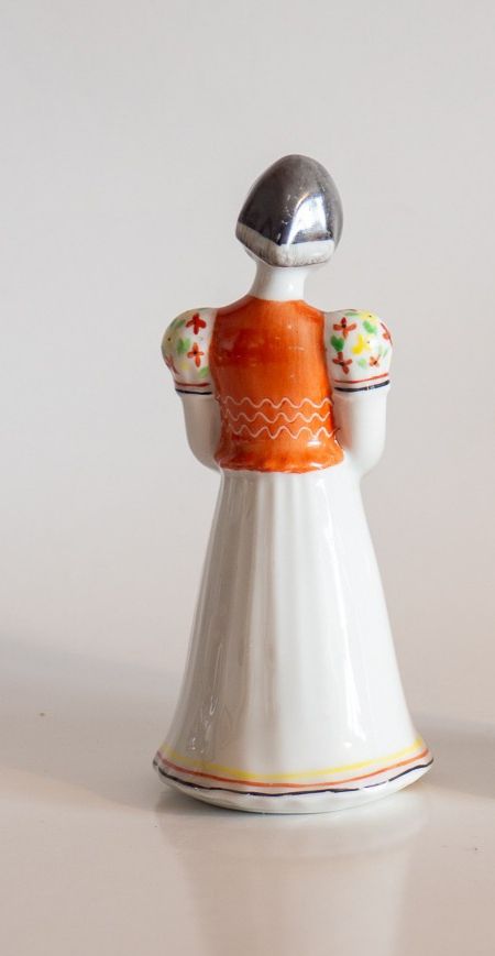 Figura femenina de porcelana húngara HOLLOHAZA