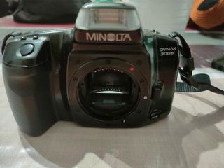 Fotocamera Reflex + obbiettivo Minolta Dynax 300