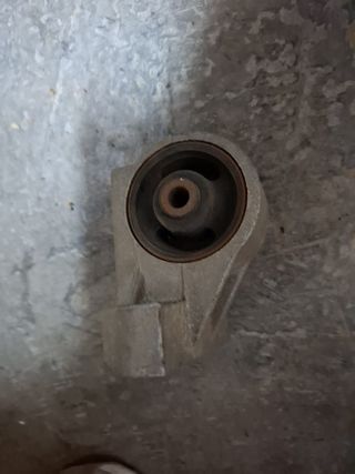 SEAT 127 soporte motor