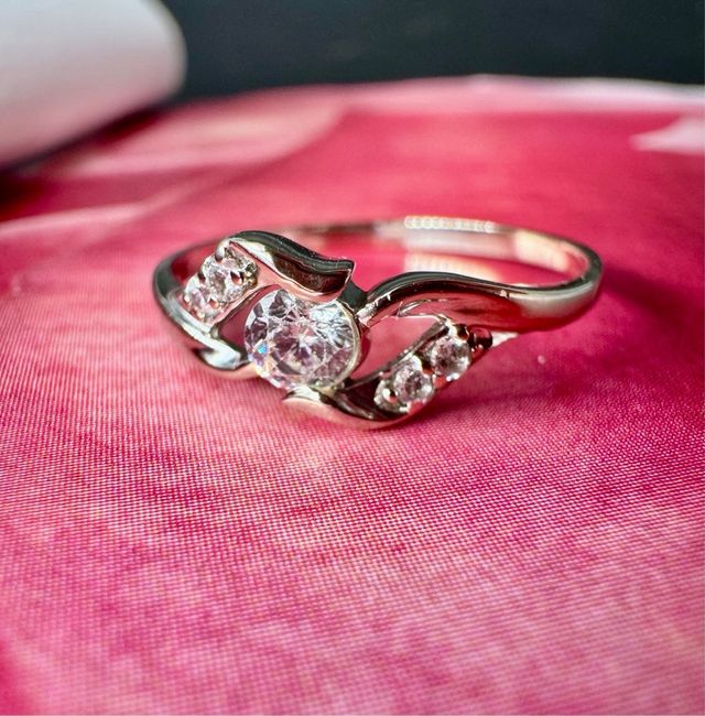 Anel em ouro branco 18K