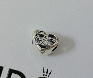 Charm Pandora Corazón en Filigrana Grabado.