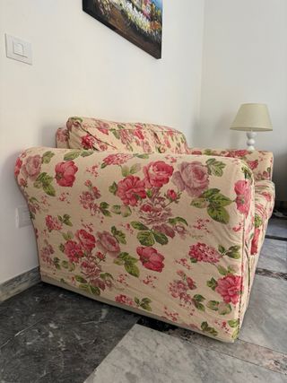 Divano classico con tema a fiori