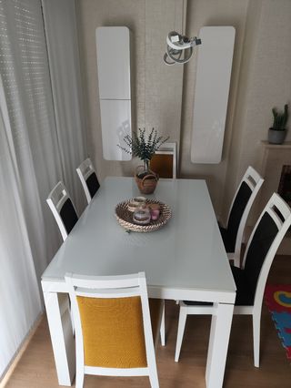 Mesa cristal + sillas comedor